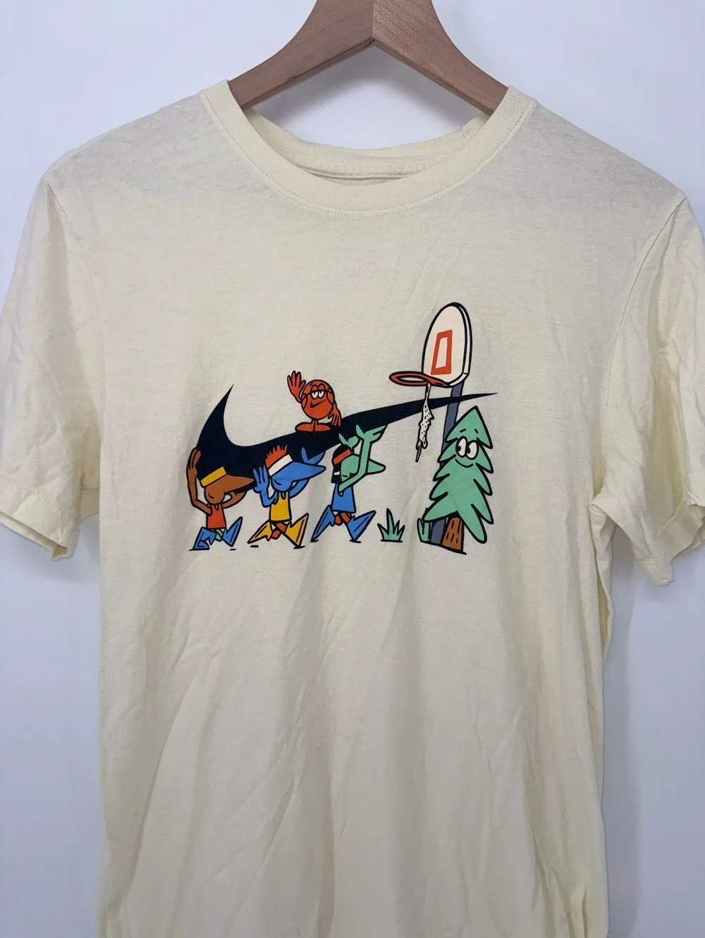 Nike The Nike Tee Graphic T-Shirt Cream Size Small